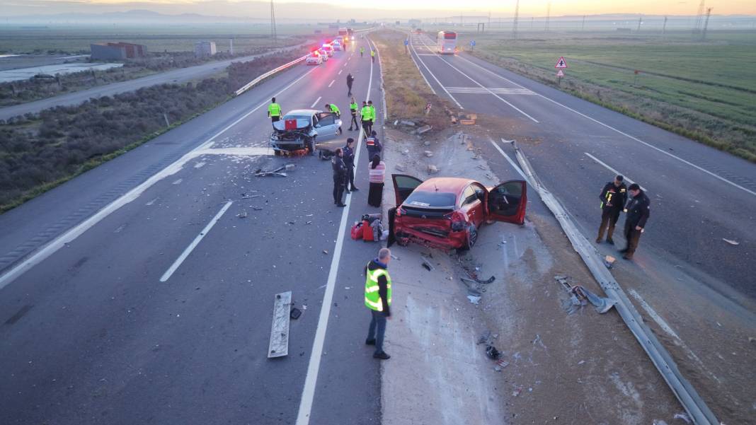 Konya-Aksaray yolunda kaza üstüne kaza! 6 kişi yaralandı 12